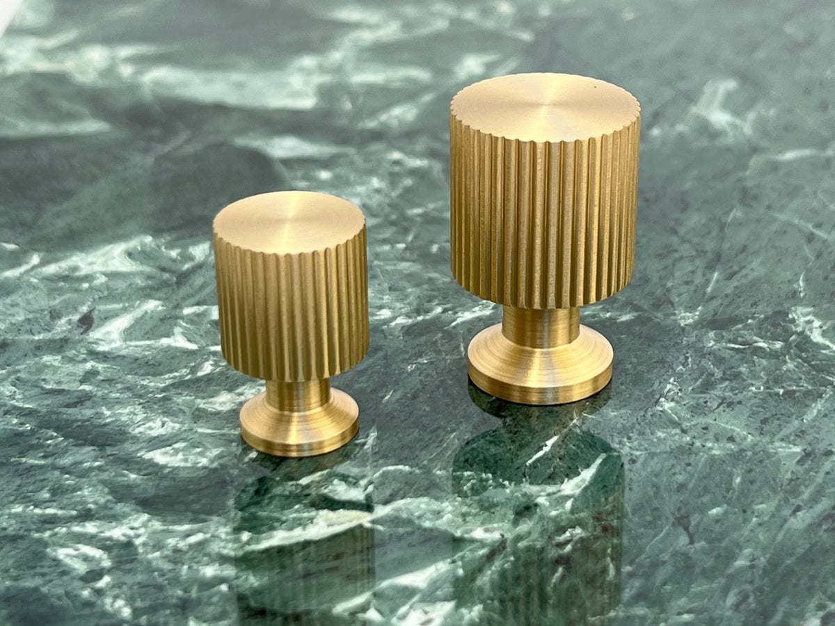 Møbelknop i børstet messing uden lak, 33 mm - Marienlund   • Chr. Jørgensen - Copenhagenhomedesign