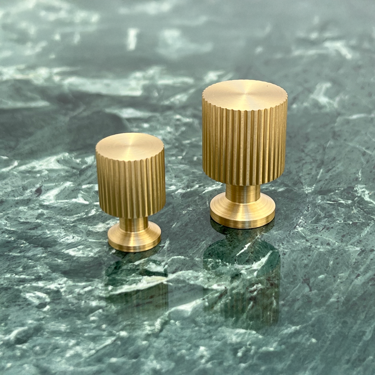 Møbelknop i børstet messing uden lak, 33 mm - Marienlund   • Chr. Jørgensen - Copenhagenhomedesign