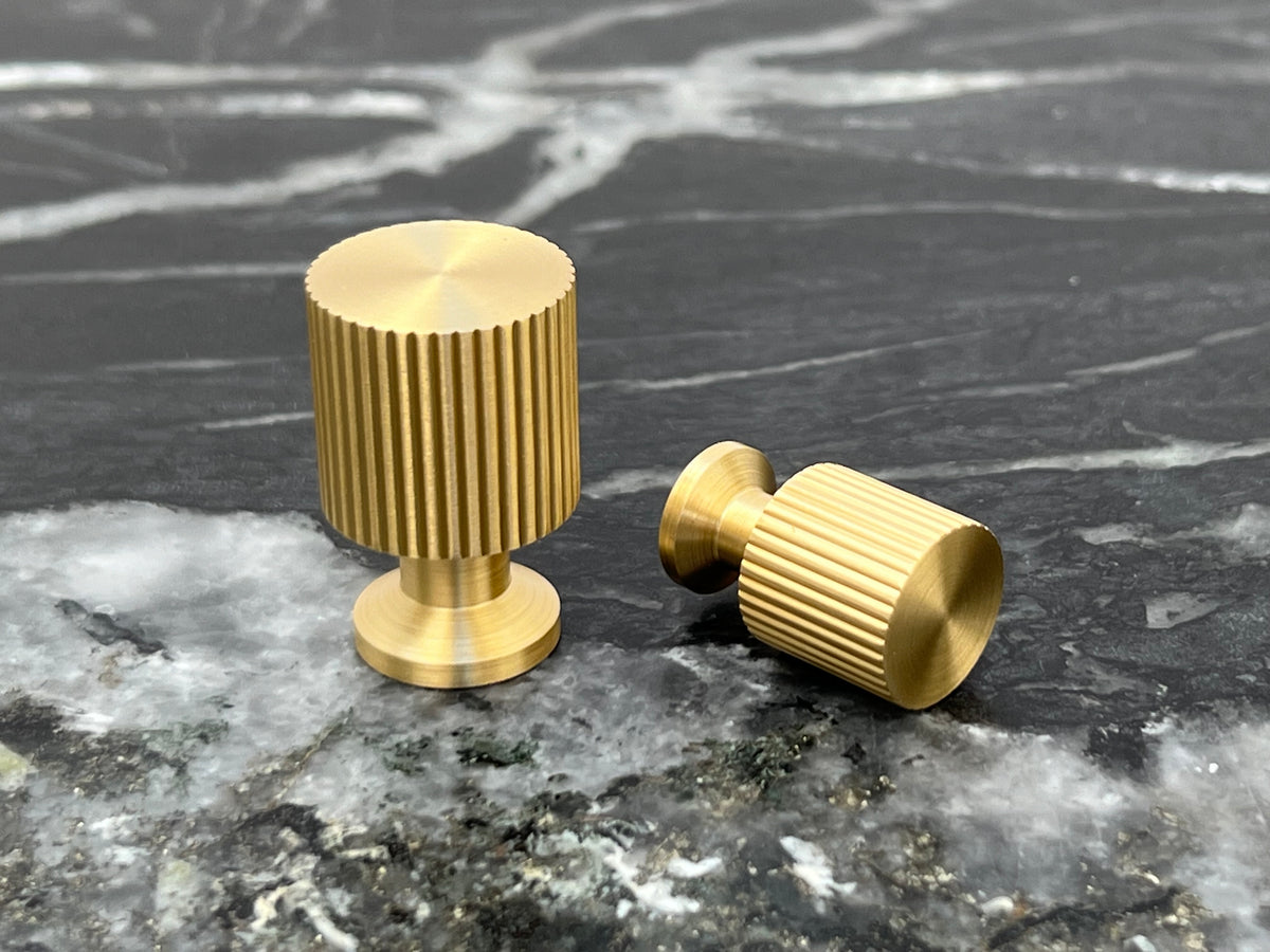 Møbelknop i børstet messing uden lak, 33 mm - Marienlund   • Chr. Jørgensen - Copenhagenhomedesign