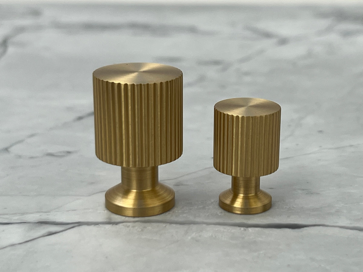 Møbelknop i børstet messing uden lak, 33 mm - Marienlund   • Chr. Jørgensen - Copenhagenhomedesign