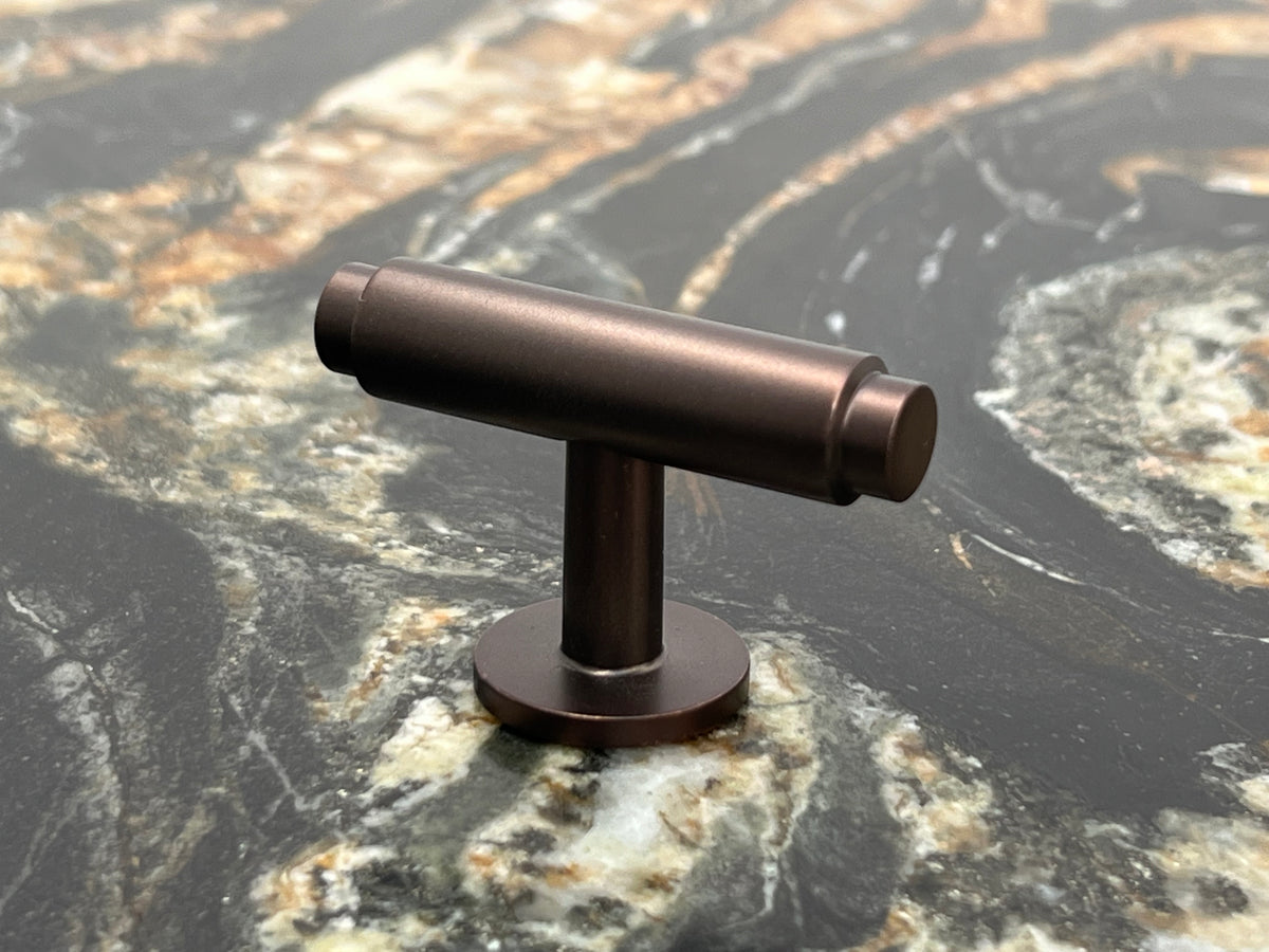Møbelknop T-bar i bronze / bruneret messing - Hasseris • Chr. Jørgensen - Copenhagenhomedesign