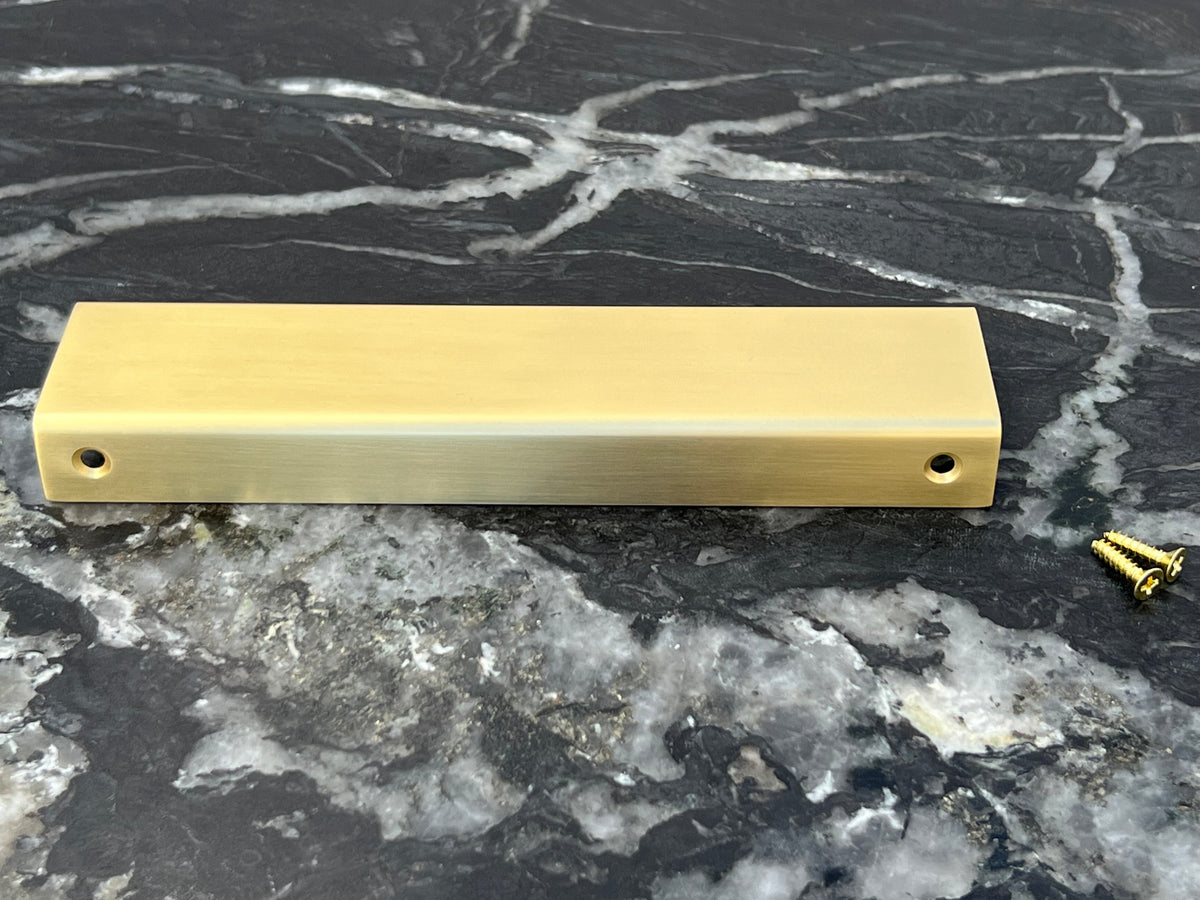 Profilgreb i  børstet messing med lak, c/c 160 mm - Værløse • Chr. Jørgensen - Copenhagenhomedesign