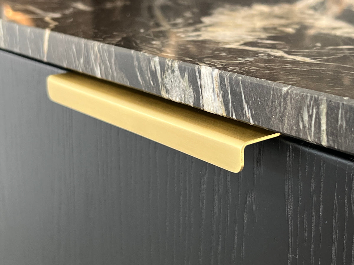 Profilgreb i  børstet messing med lak, c/c 160 mm - Værløse • Chr. Jørgensen - Copenhagenhomedesign