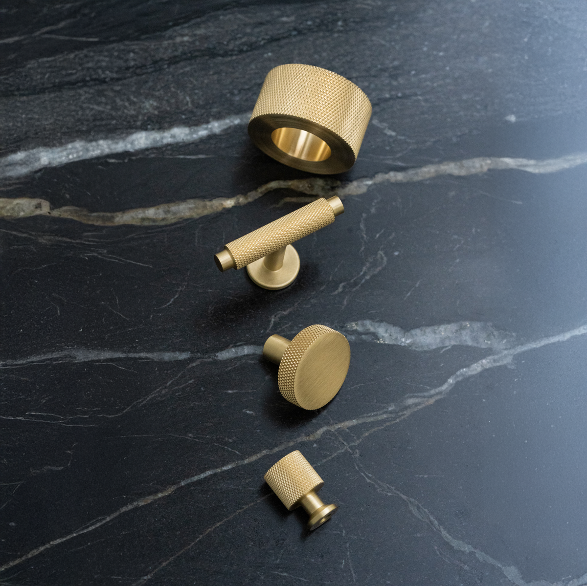 Køkkengreb med diamond cut i messing uden lak - Kastellet • Chr. Jørgensen - Copenhagenhomedesign