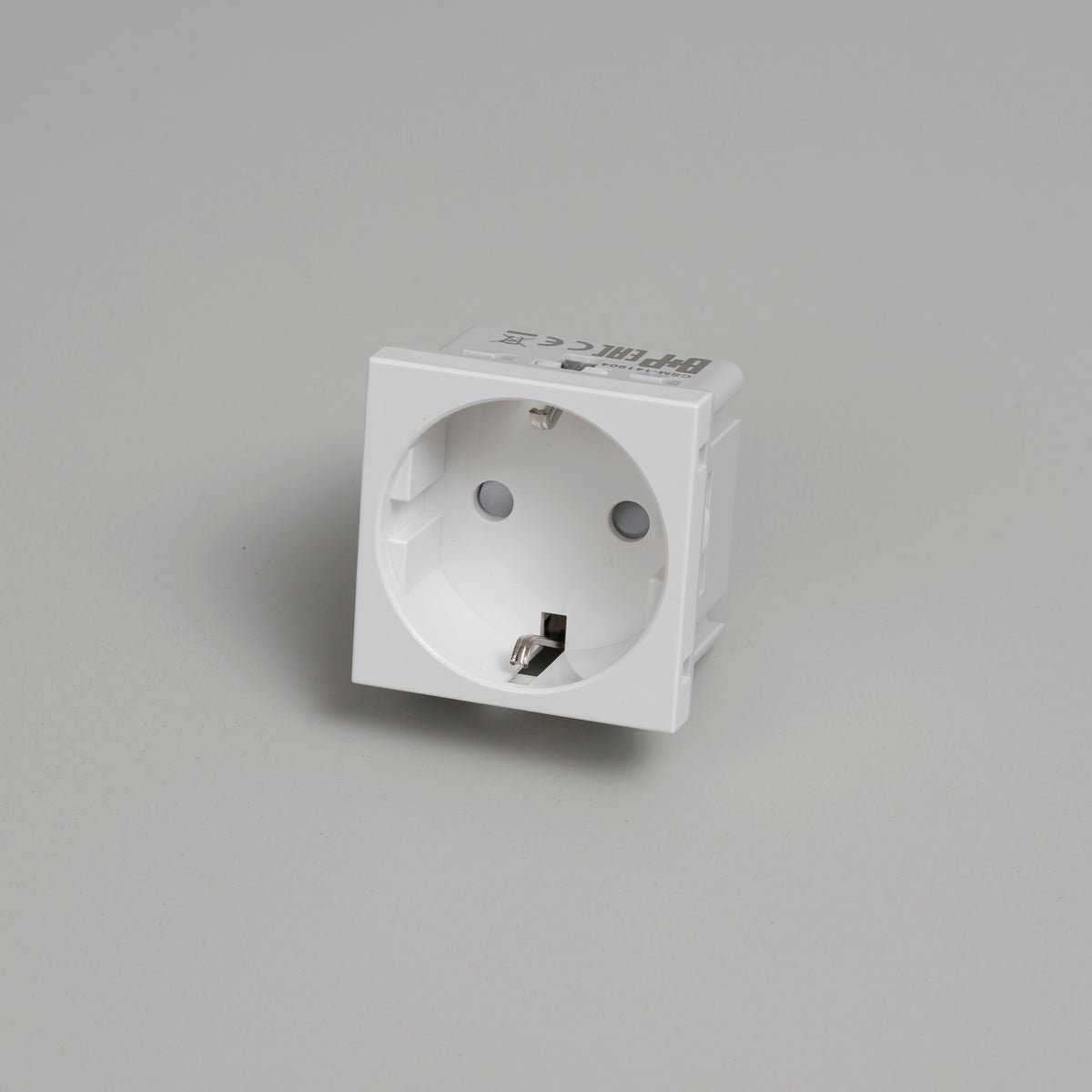 Modul til stikkontakt, Schuko type F, hvid • Buster + Punch - Copenhagenhomedesign