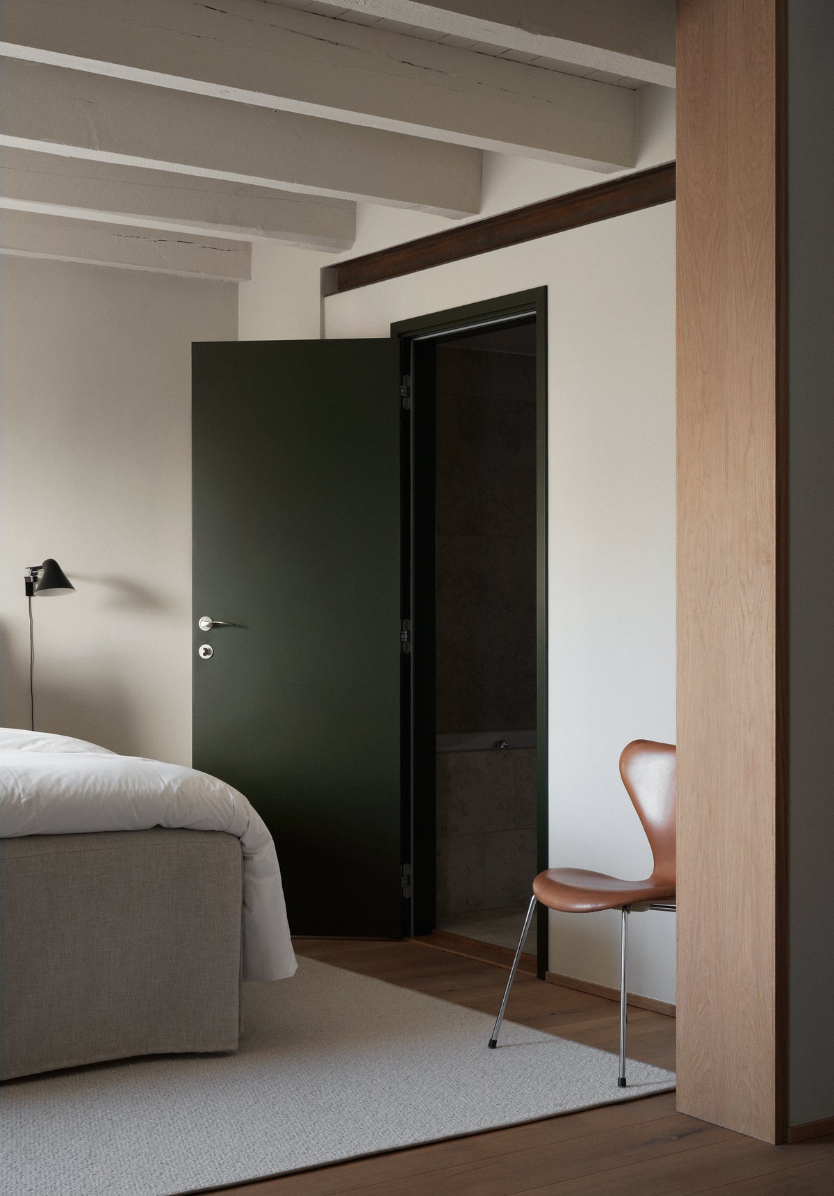 Arne Jacobsen dørhåndtag - AJ97 dørgreb i børstet rustfrit stål, lille model med snap-on cover  • d line - Copenhagenhomedesign