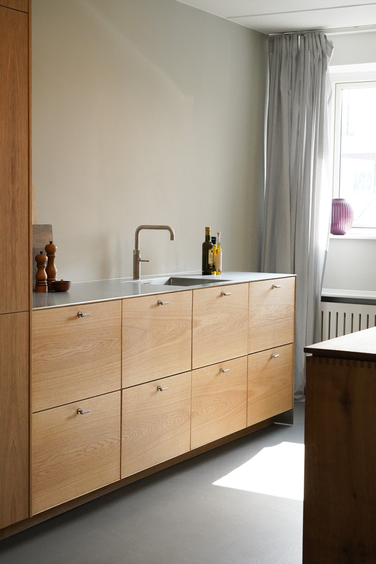 Møbelknop T-bar med diamond cut i rustfrit stål look - Nørrebro • Chr. Jørgensen - Copenhagenhomedesign
