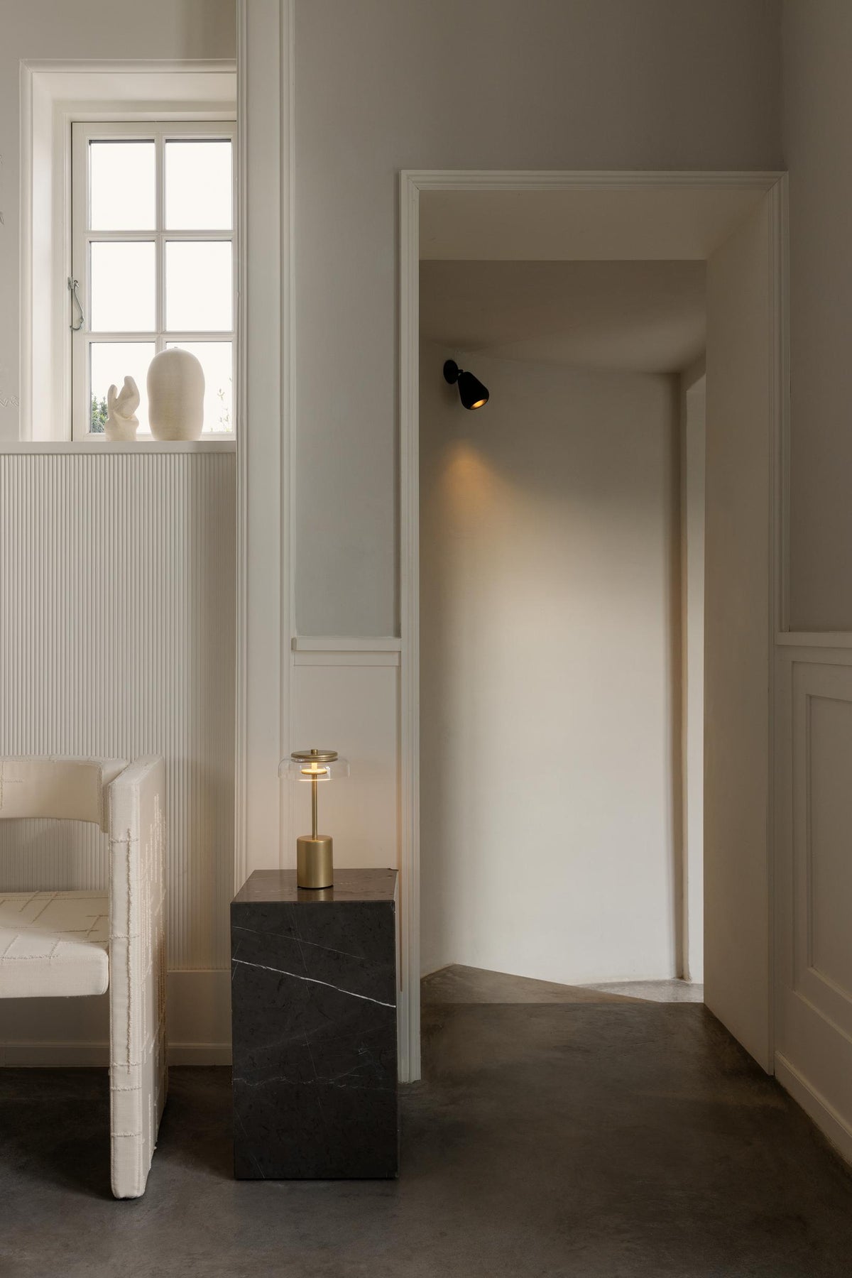 Blossi Table Mini, portable bordlampe, nordic gold / klar • NUURA - Copenhagenhomedesign