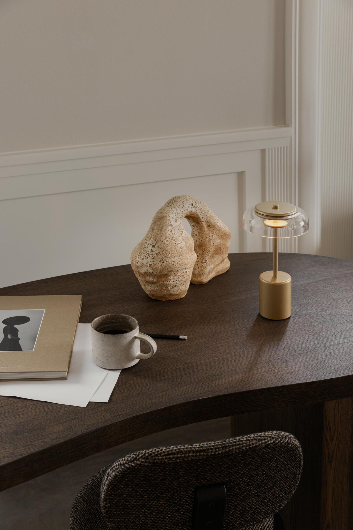 Blossi Table Mini, portable bordlampe, nordic gold / klar • NUURA - Copenhagenhomedesign