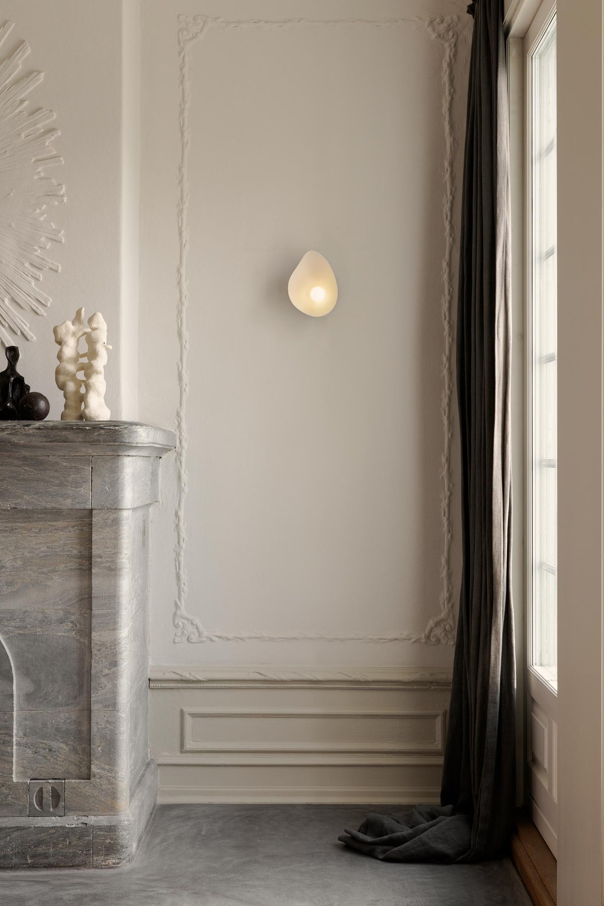 Florii 1 Wall væglampe, dark bronze / hvid • NUURA - Copenhagenhomedesign
