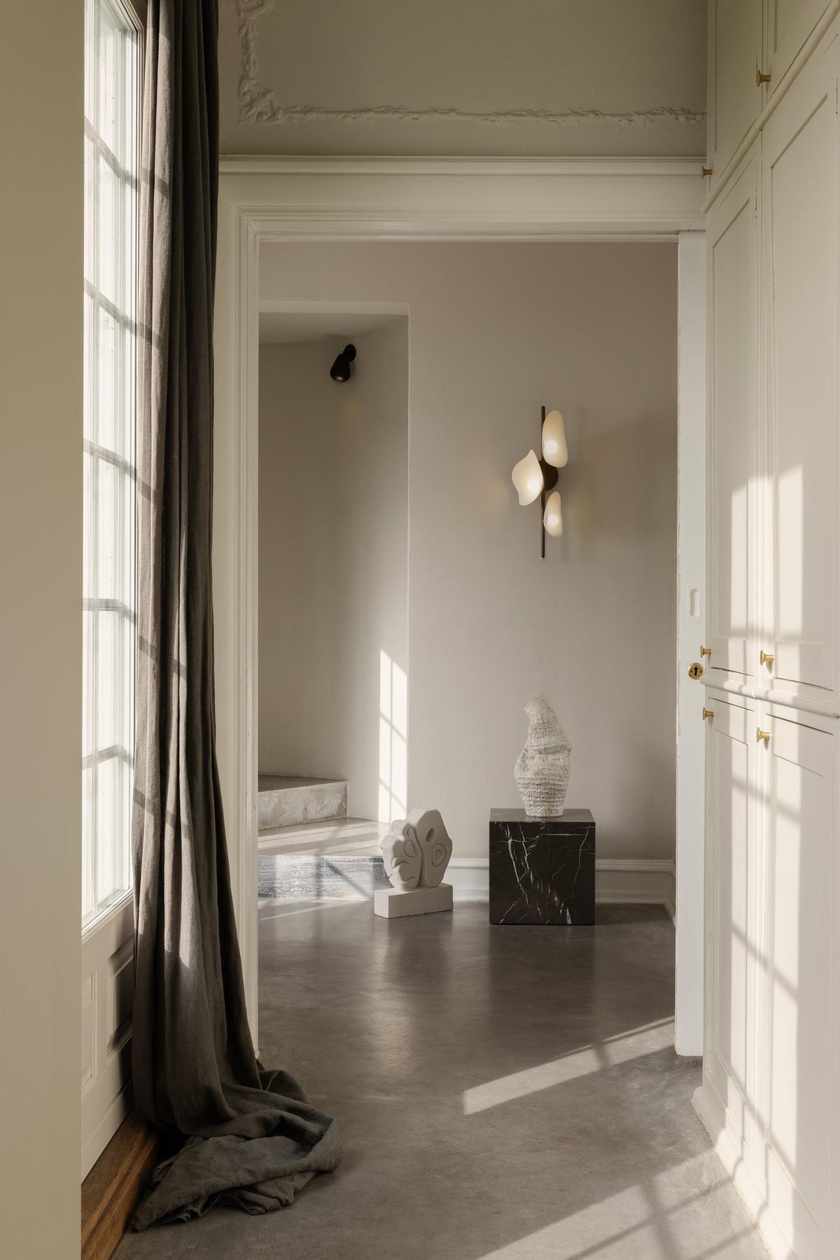 Florii 3 Wall væglampe, dark bronze / hvid • NUURA - Copenhagenhomedesign