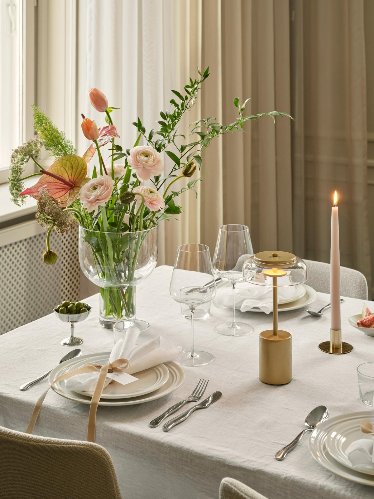 Blossi Table Mini, portable bordlampe, nordic gold / klar • NUURA - Copenhagenhomedesign