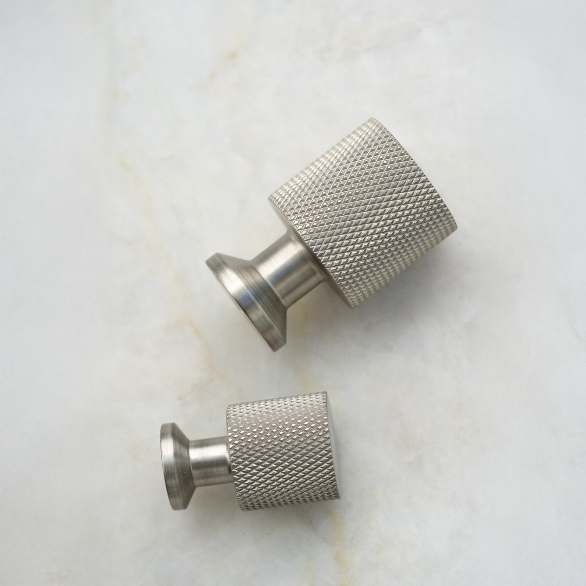 Møbelknop med diamond cut i rustfrit stål look, 33 mm - Nyboder • Chr. Jørgensen - Copenhagenhomedesign