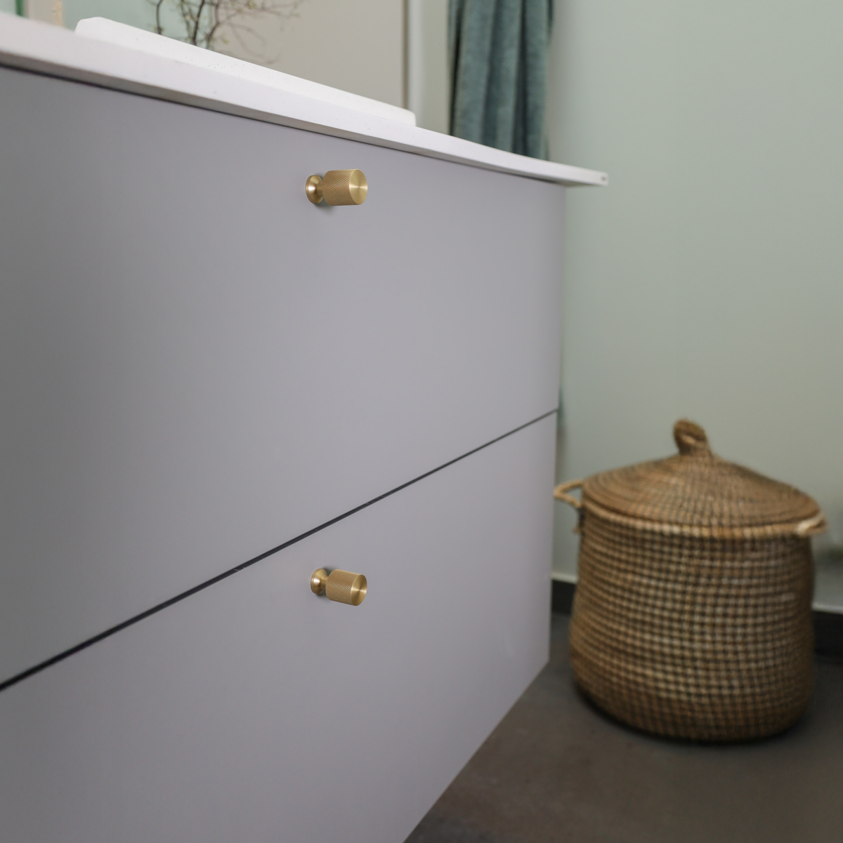 Møbelknop med diamond cut i messing med lak, 33 mm - Nyboder • Chr. Jørgensen - Copenhagenhomedesign