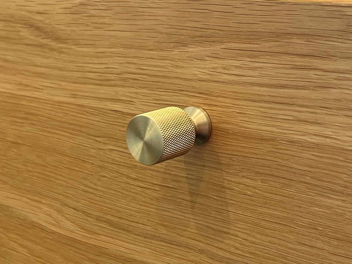 Møbelknop med diamond cut i messing uden lak, 33 mm - Nyboder • Chr. Jørgensen - Copenhagenhomedesign