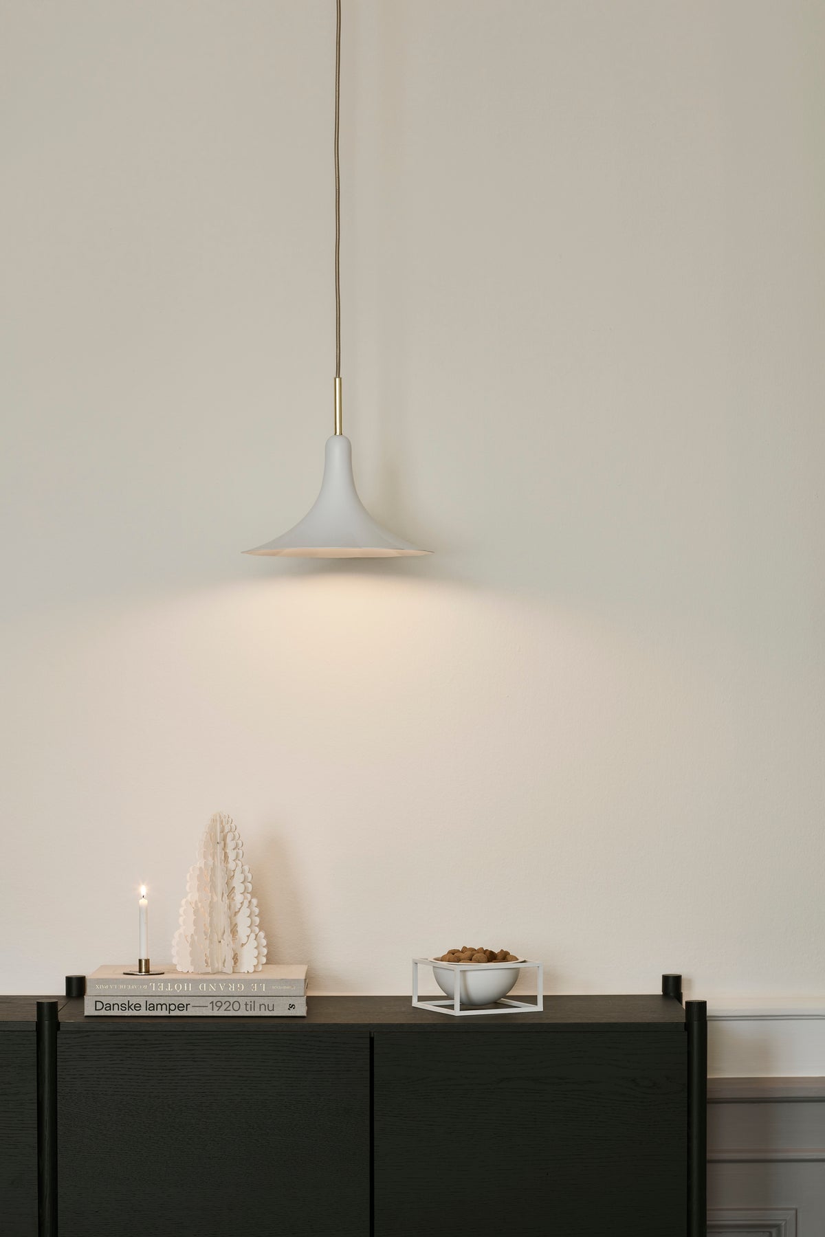 Petalii 1 pendel, polished brass / opal • NUURA - Copenhagenhomedesign