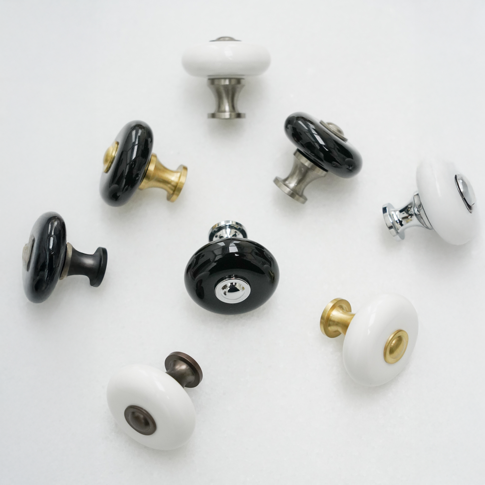 Skagen • Klassisk porcelænsknop, hvid med forkromet fod