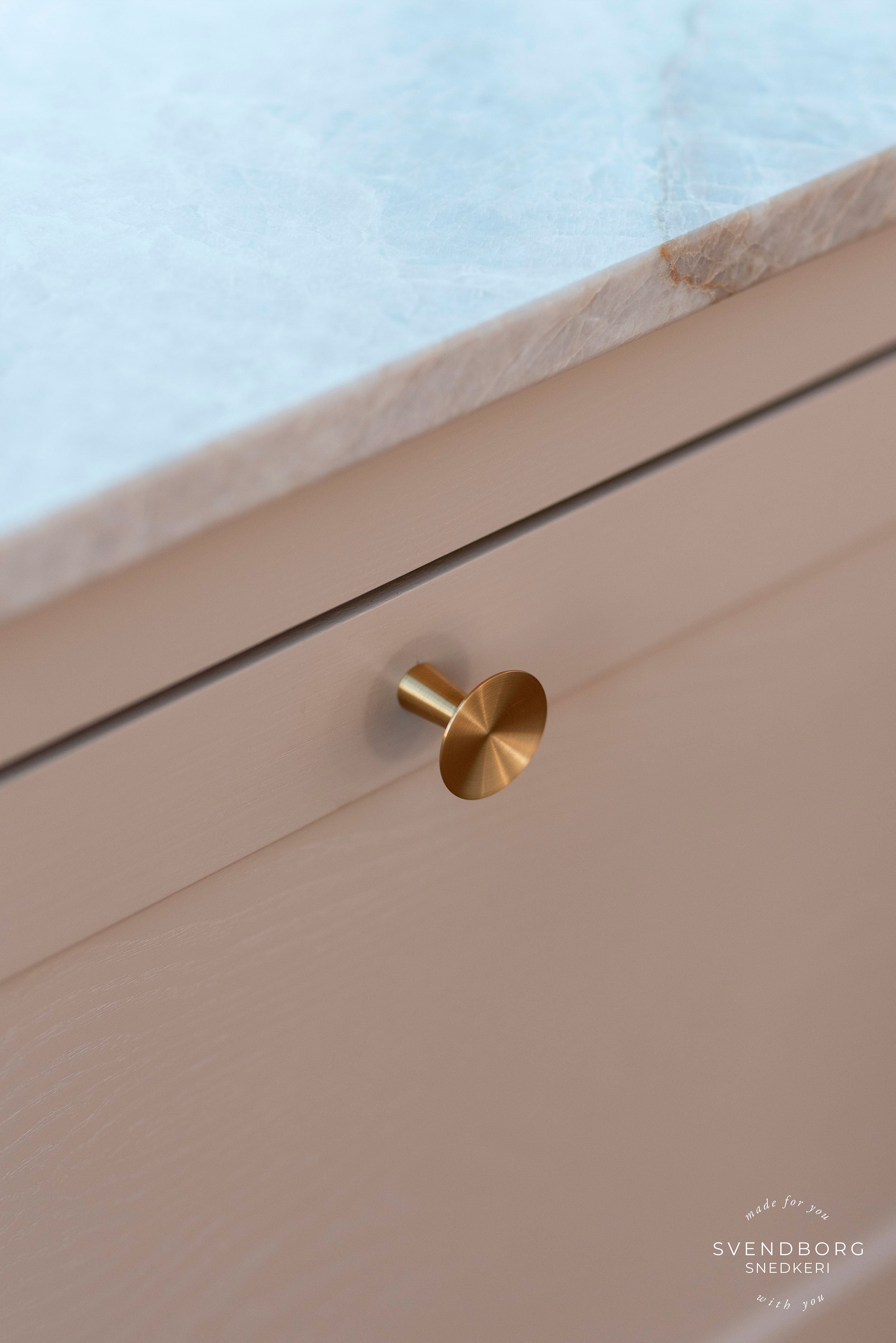 Møbelknop i børstet messing uden lak, Ø 30 mm - København • Chr. Jørgensen - Copenhagenhomedesign