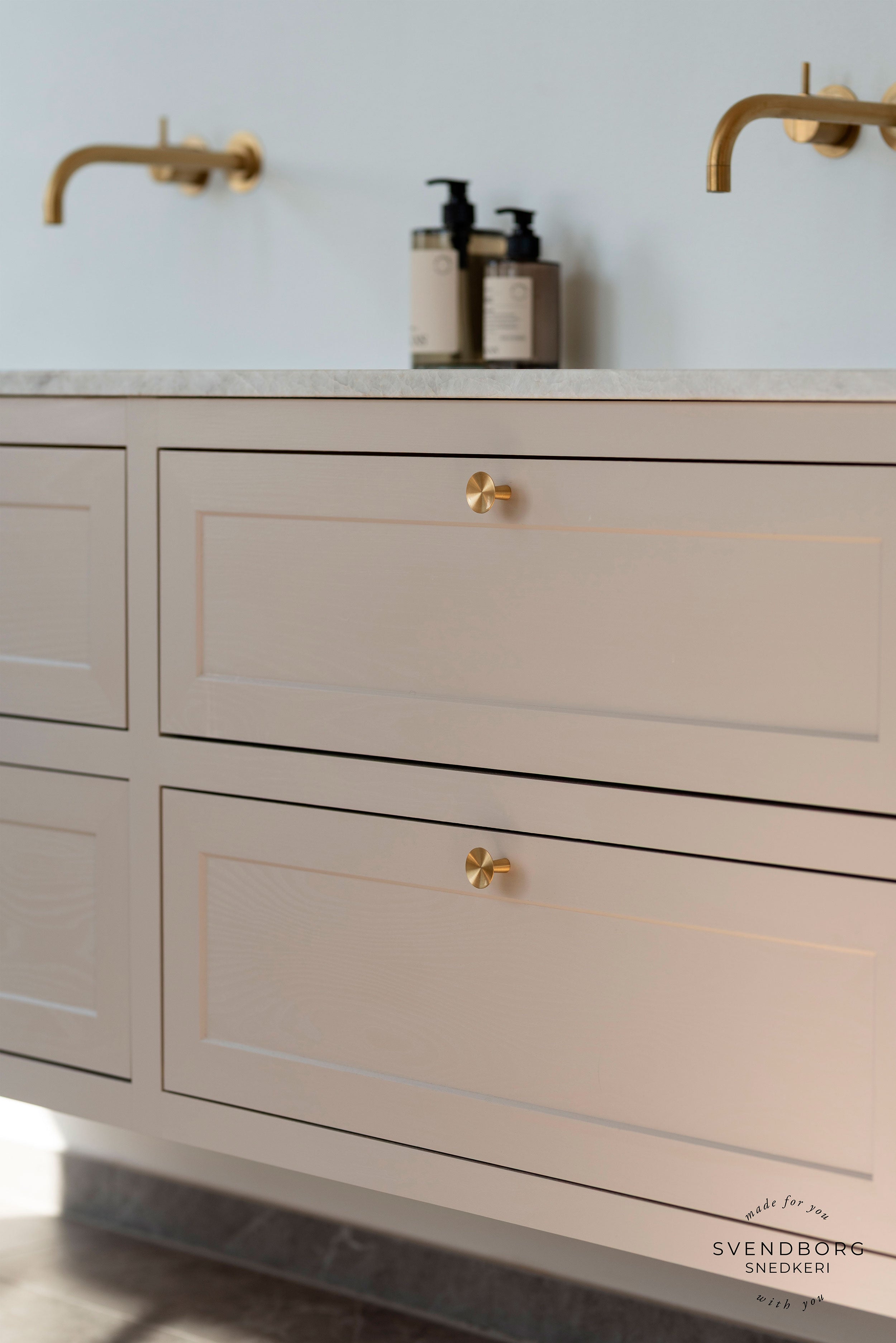 Møbelknop i børstet messing uden lak, Ø 30 mm - København • Chr. Jørgensen - Copenhagenhomedesign