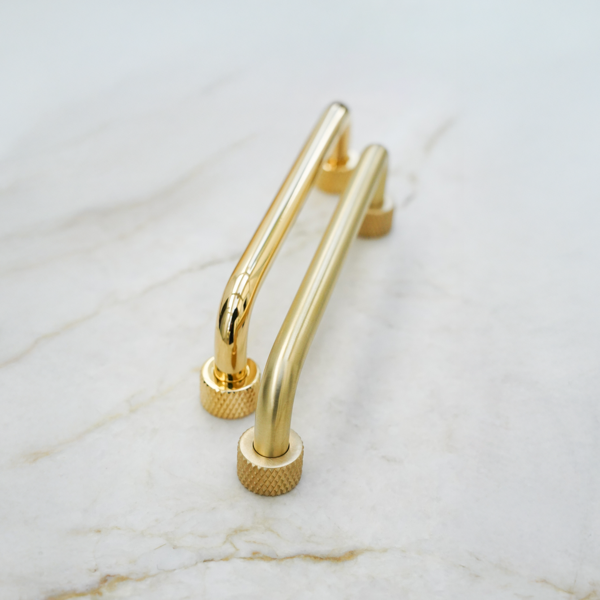 Trianglen • Køkkengreb, blank guld look