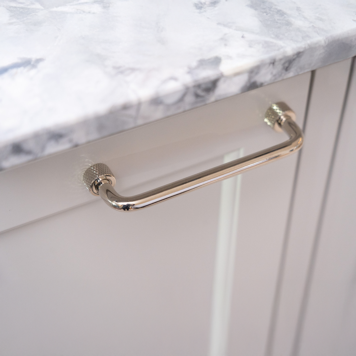 Køkkengreb i blank forniklet - Trianglen • Chr. Jørgensen - Copenhagenhomedesign
