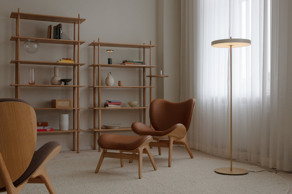 Asteria Floor gulvlampe, hvid og messing • UMAGE - Copenhagenhomedesign