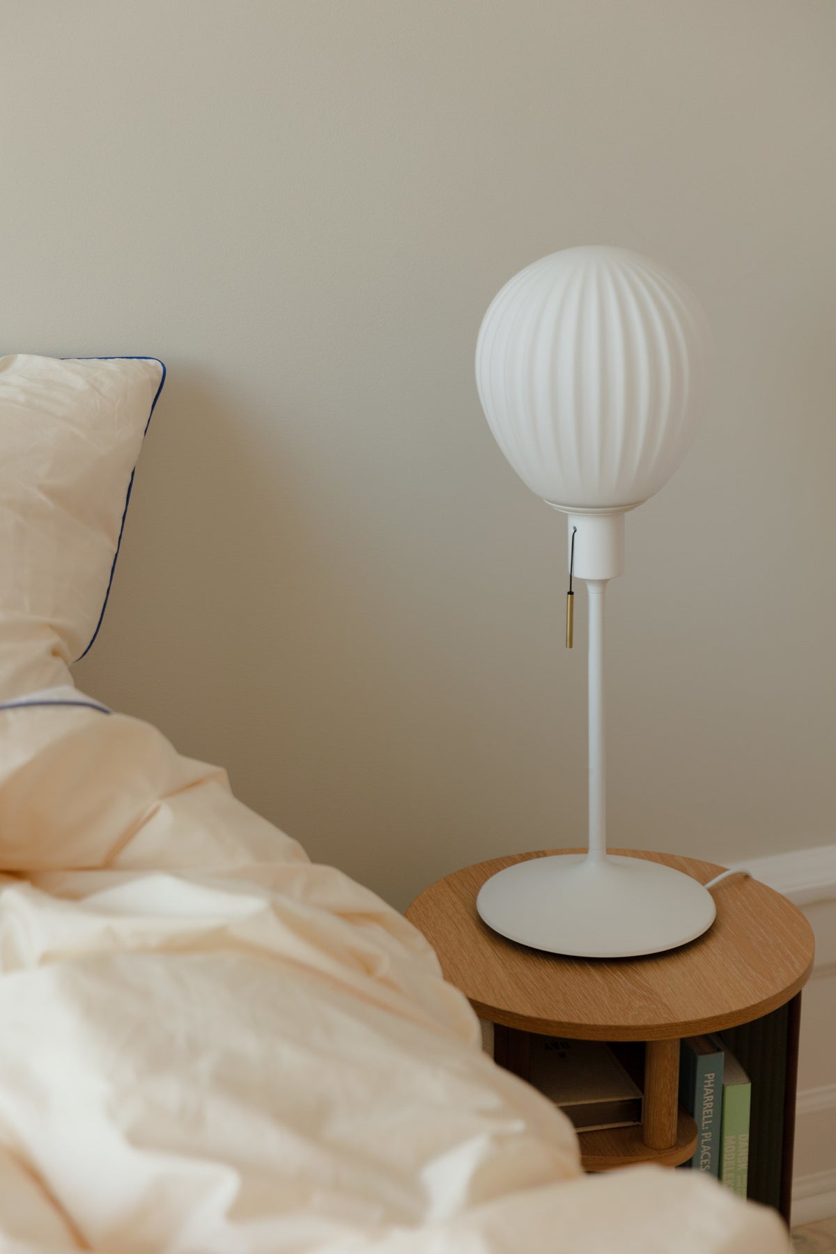 Around the World bordlampe, hvid • UMAGE - Copenhagenhomedesign