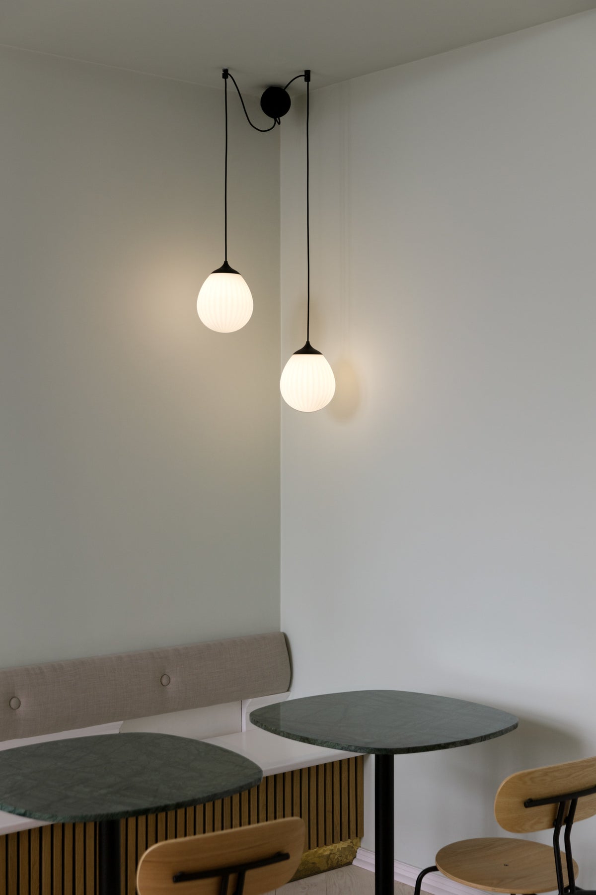 Around the World pendel med roset, hvid og sort • UMAGE - Copenhagenhomedesign