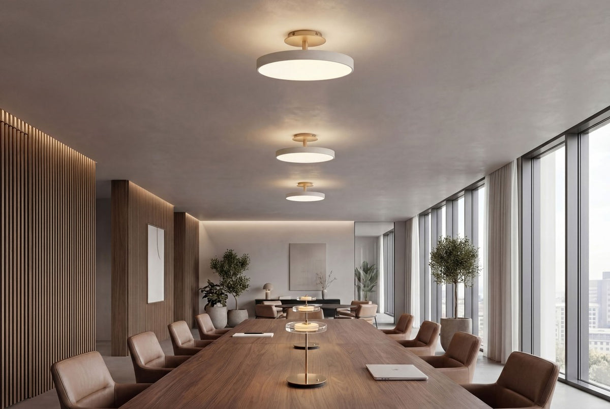 Asteria Up Plus loftlampe, hvid og messing • UMAGE - Copenhagenhomedesign