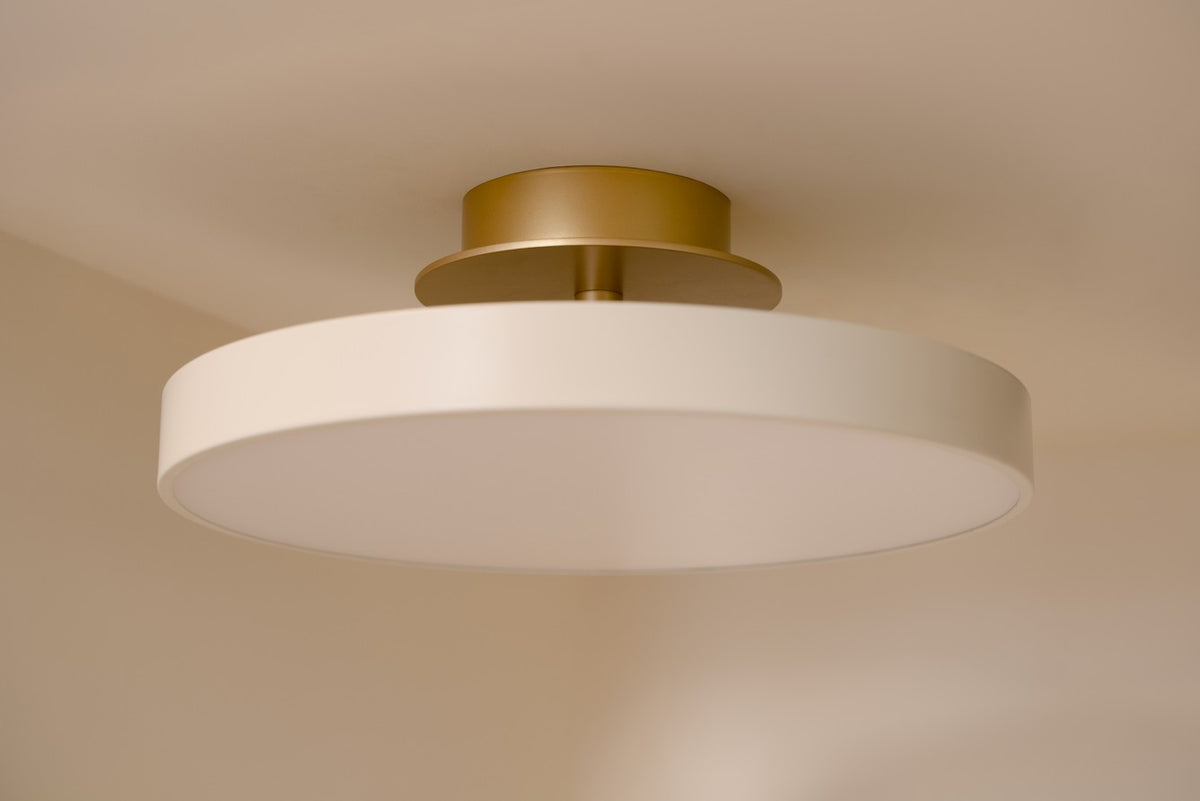 Asteria Up Plus loftlampe, hvid og messing • UMAGE - Copenhagenhomedesign
