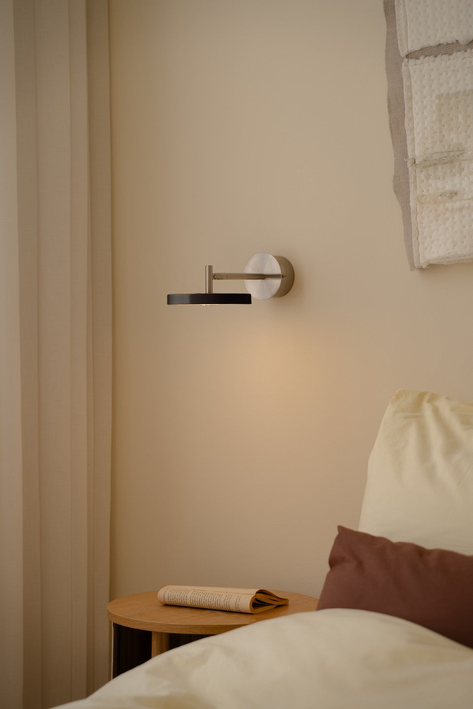 Asteria Wall væglampe (med hardwire add on), sort og stål • UMAGE