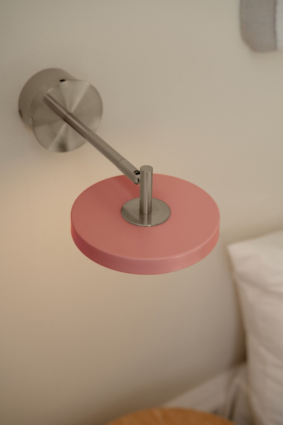 Asteria Wall væglampe (med hardwire add on), rose og stål • UMAGE