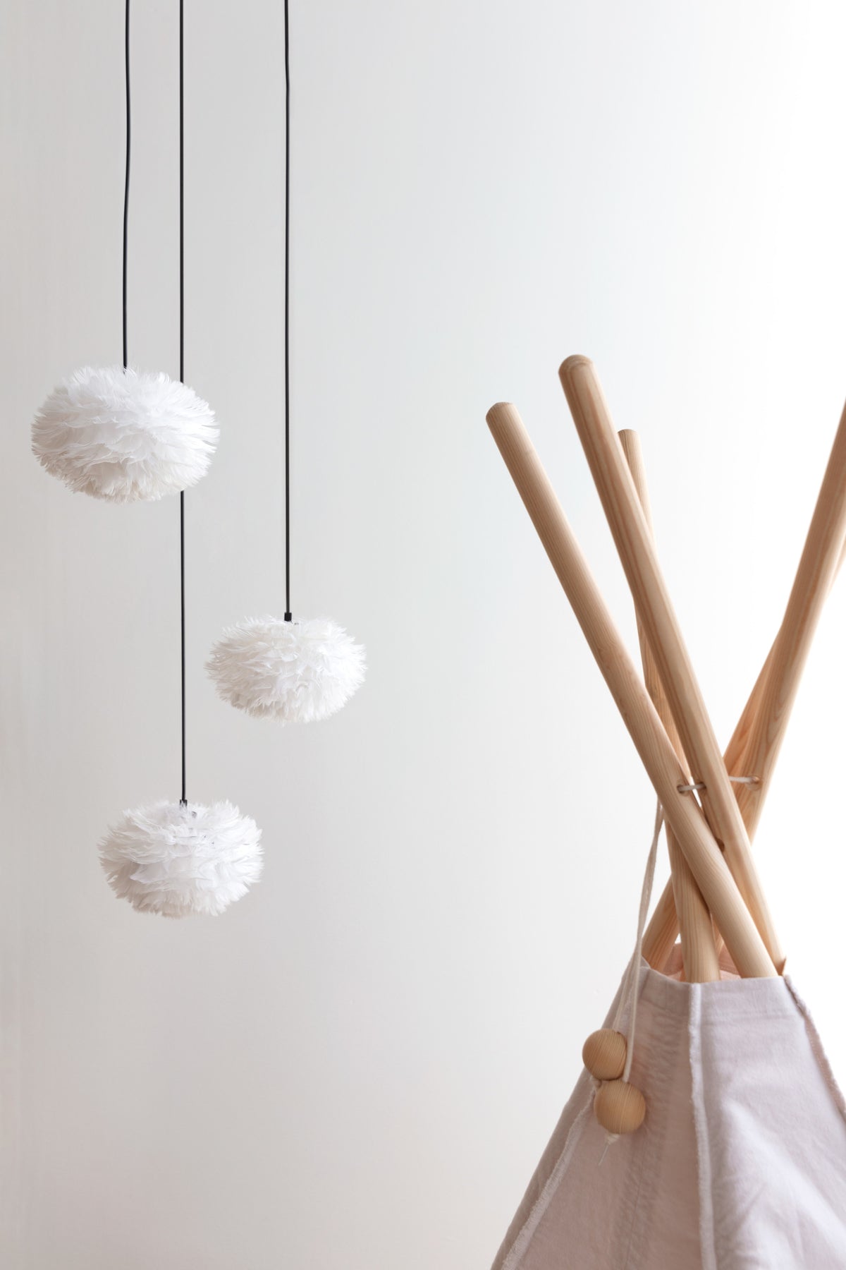 Eos Nano Cluster 3 pendel med roset mini, hvid og sort • UMAGE - Copenhagenhomedesign