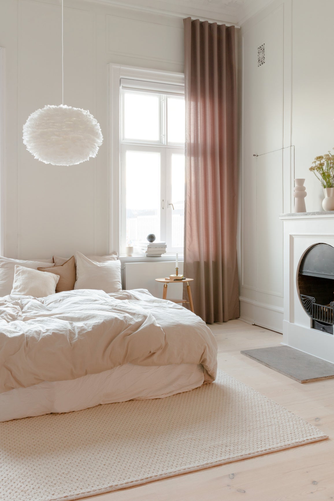 Eos pendel med roset, hvid og sort • UMAGE