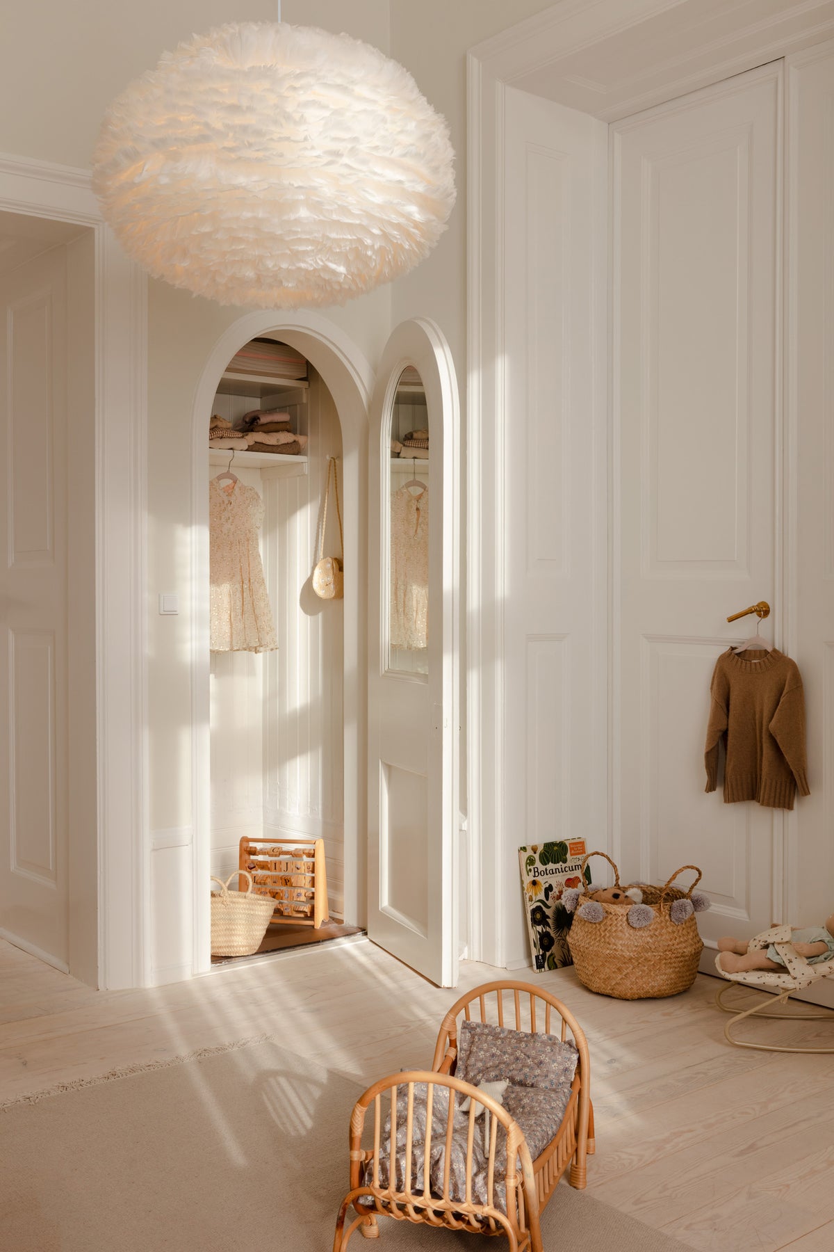 Eos pendel med roset, hvid og sort • UMAGE - Copenhagenhomedesign