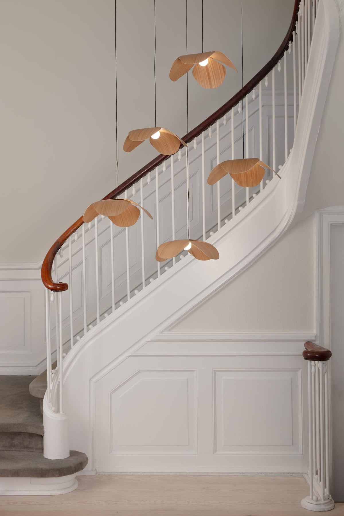 Forget Me Not Cluster 5 pendel med roset, egetræ • UMAGE - Copenhagenhomedesign