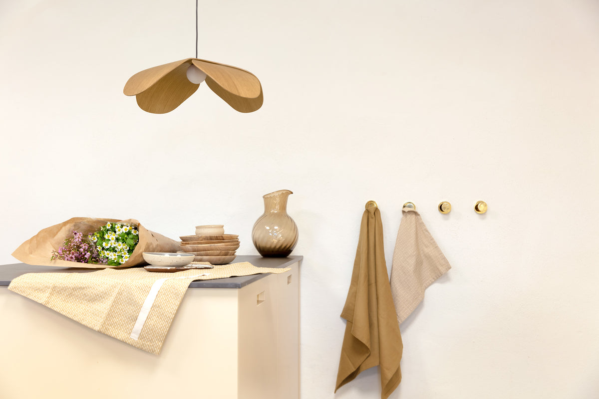 Forget Me Not pendel med roset, egetræ • UMAGE - Copenhagenhomedesign