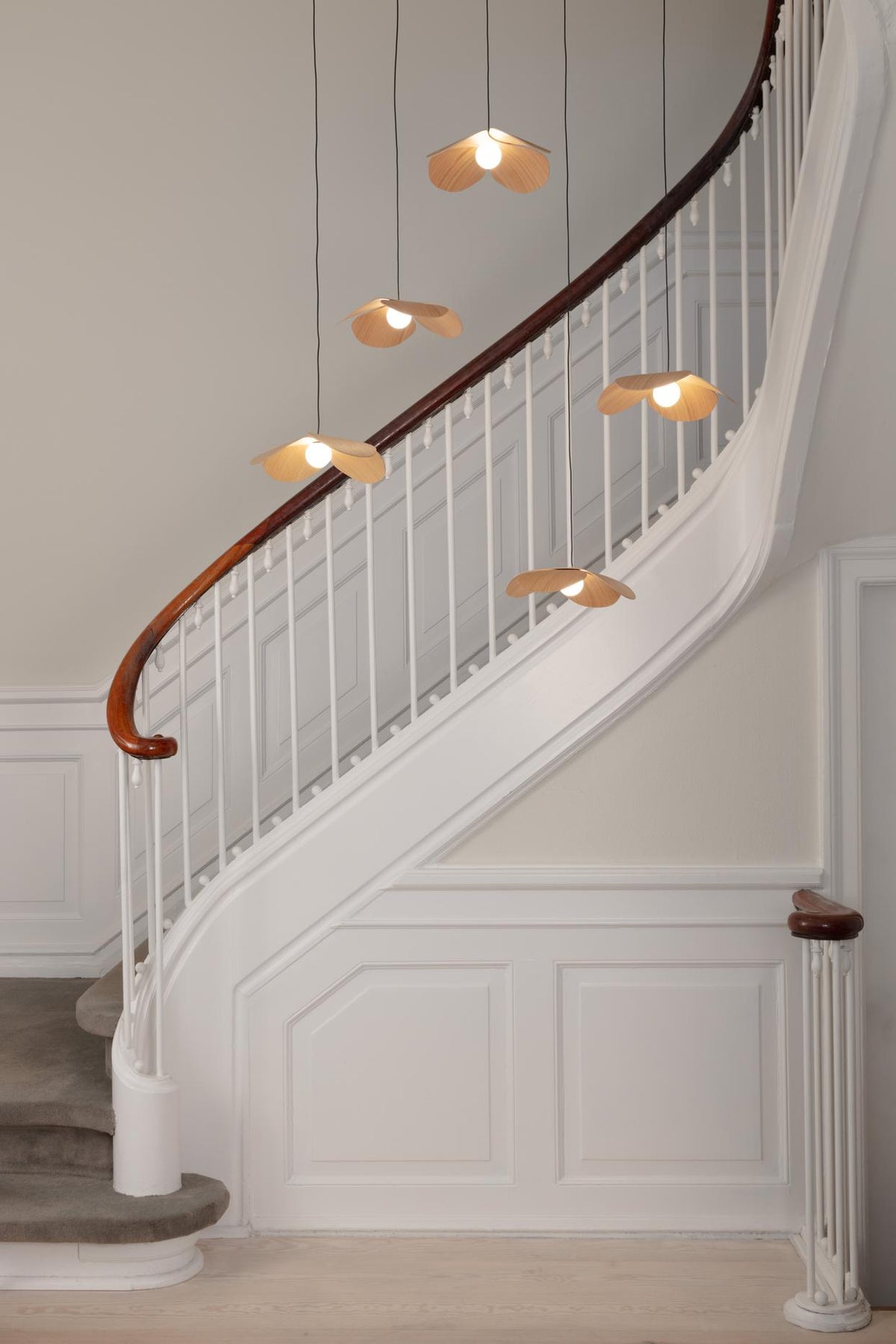 Forget Me Not Cluster 5 pendel med roset, egetræ • UMAGE - Copenhagenhomedesign