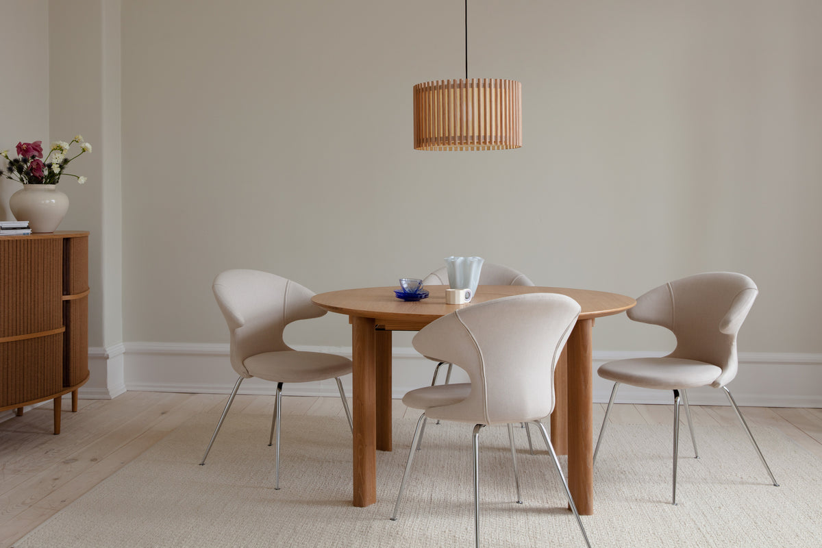 Komorebi Circle pendel, egetræ og sort • UMAGE - Copenhagenhomedesign