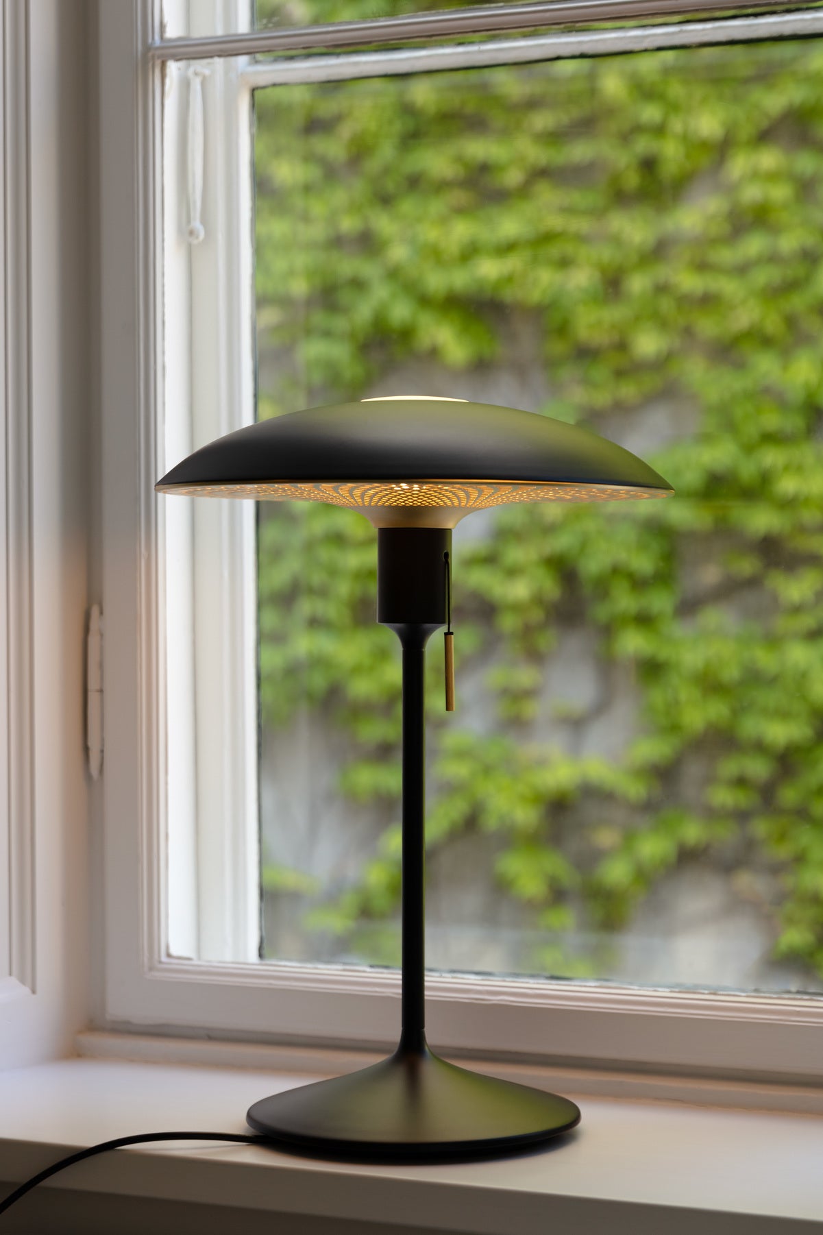 Manta Ray bordlampe, sort og messing • UMAGE