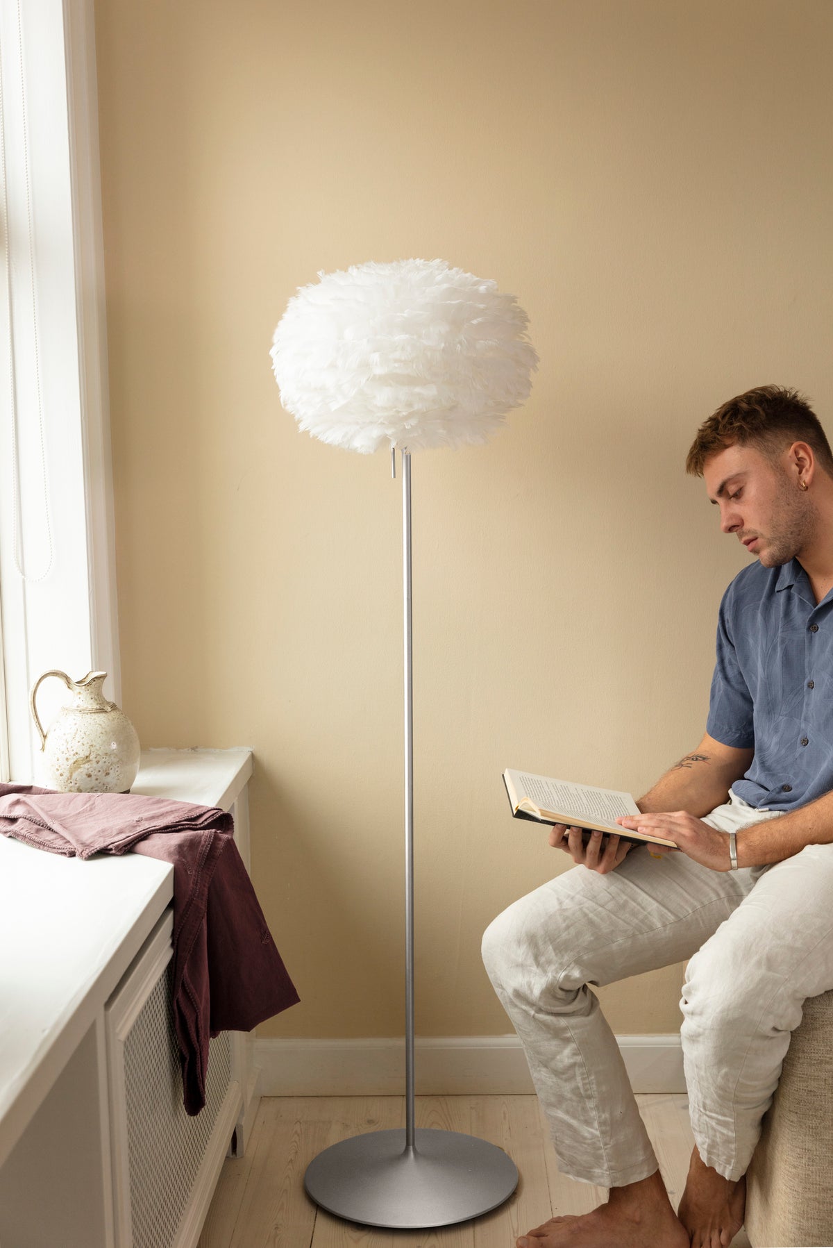 Eos gulvlampe, hvid og børstet stål look • UMAGE - Copenhagenhomedesign