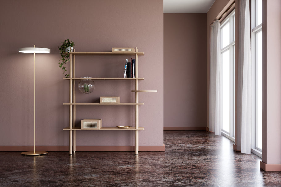 Asteria Floor gulvlampe, hvid og messing • UMAGE