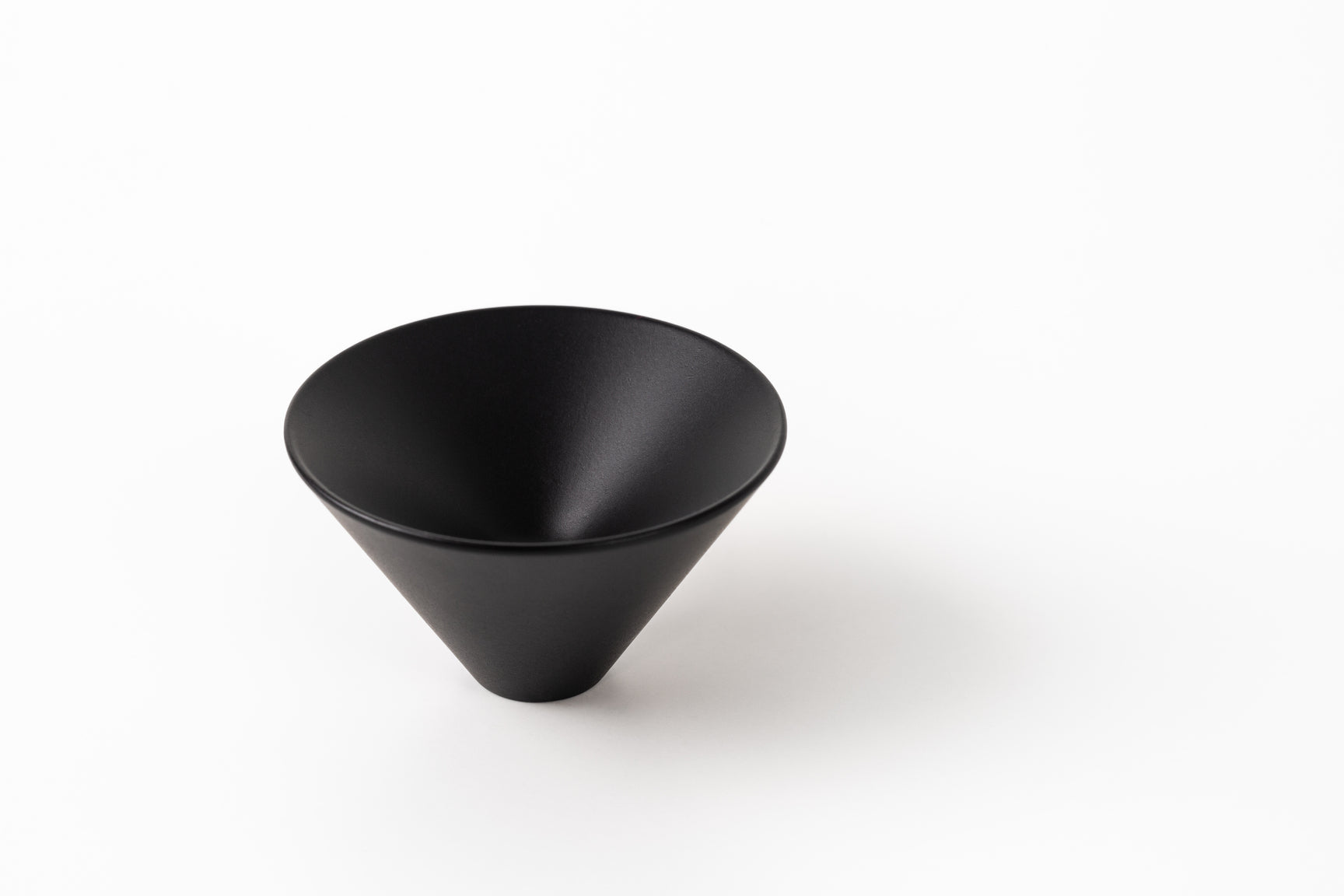 CONIC møbelknop i metal, sort • Viefe