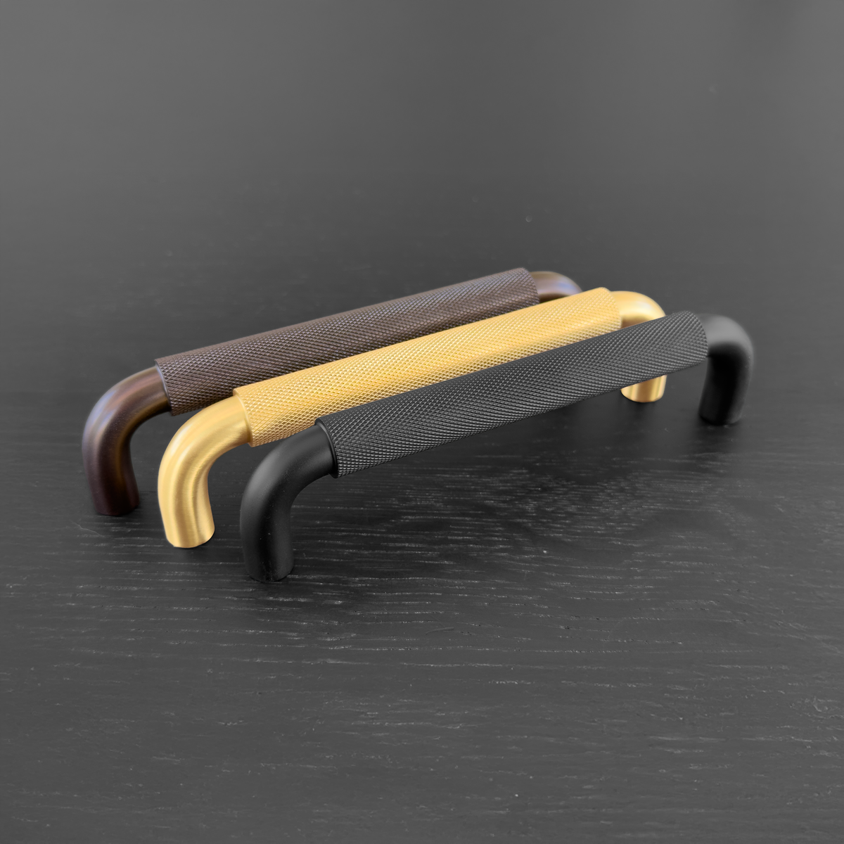 Køkkengreb med diamond cut i sort - Holmen • Chr. Jørgensen