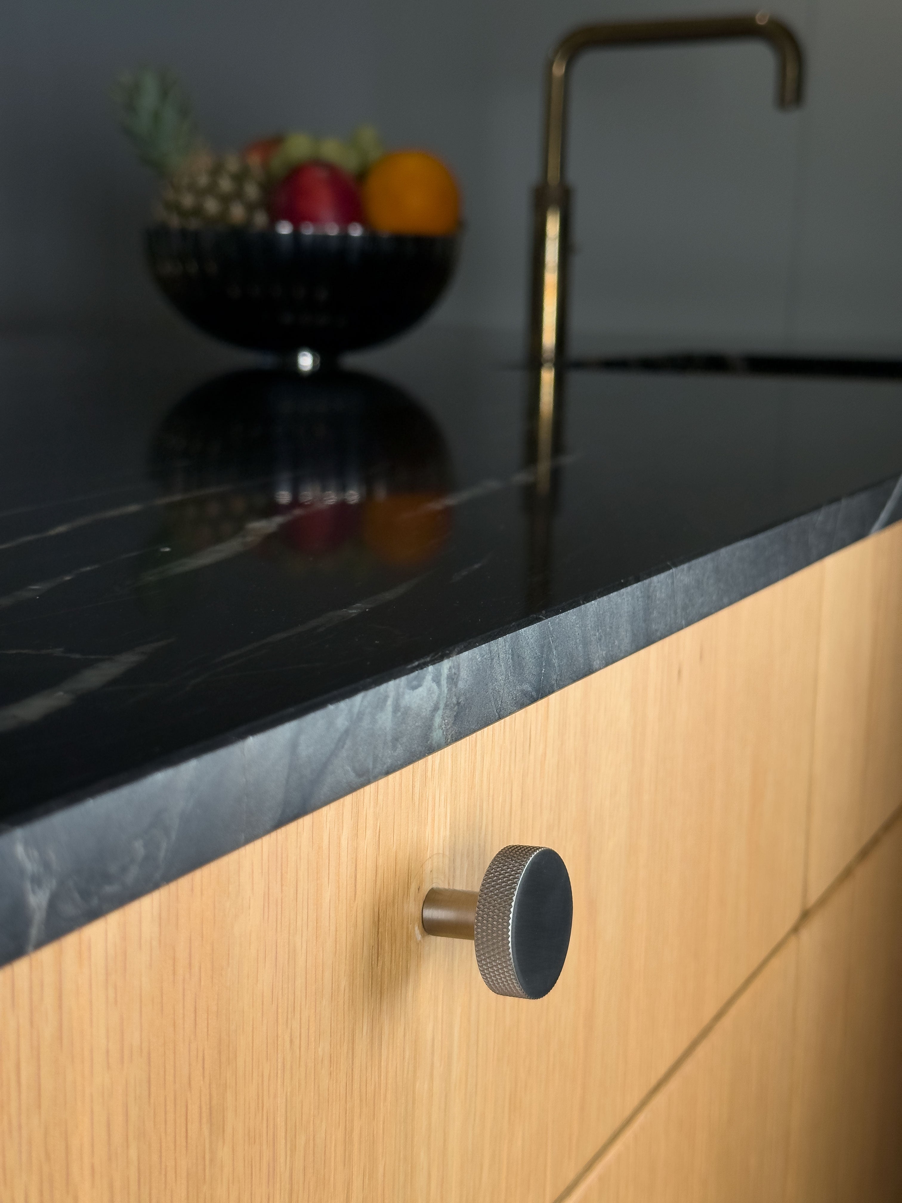 Møbelknop med diamond cut i rustfrit stål look - Østerbro • Chr. Jørgensen