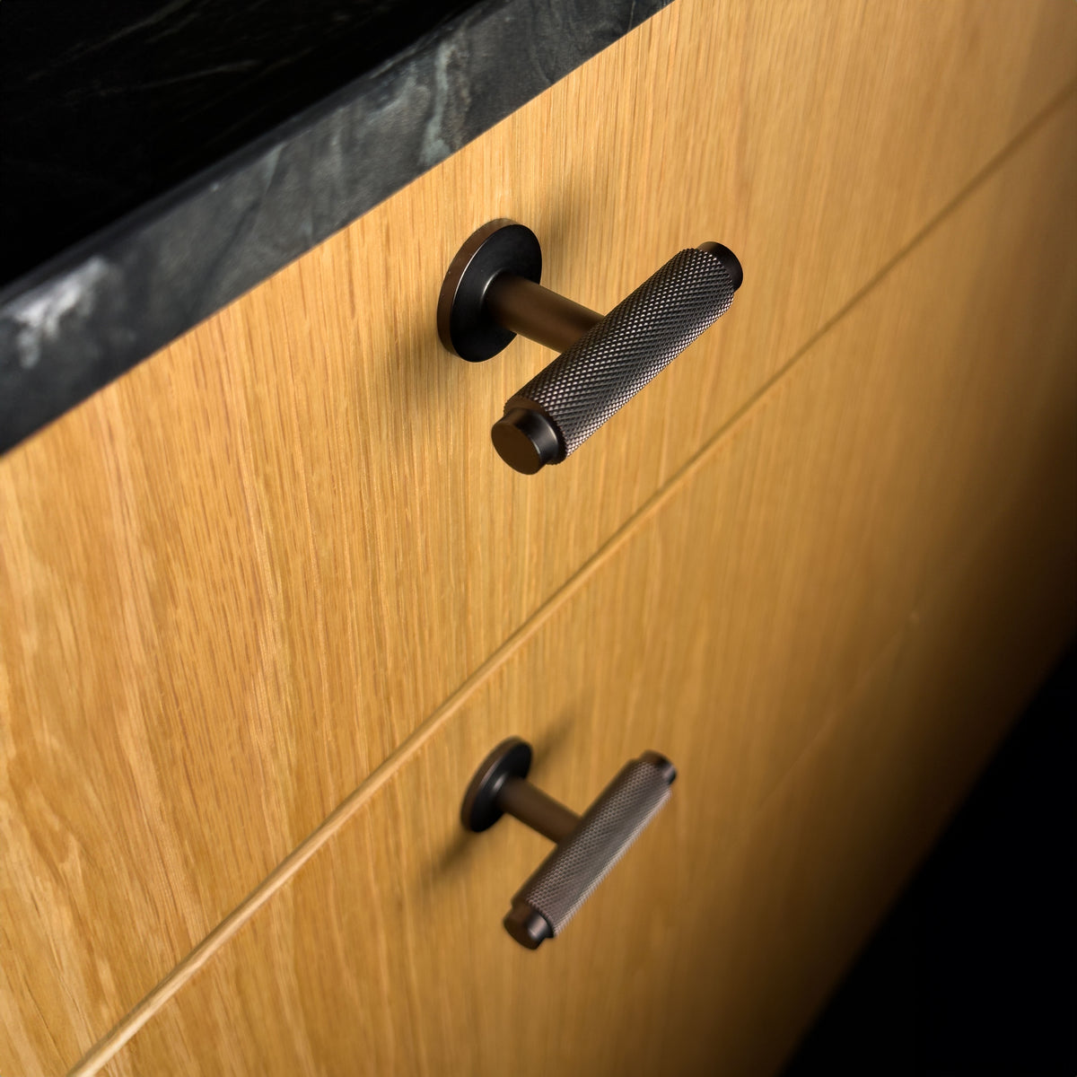 Møbelknop med diamond cut i bronze / bruneret messing - Nørrebro • Chr. Jørgensen