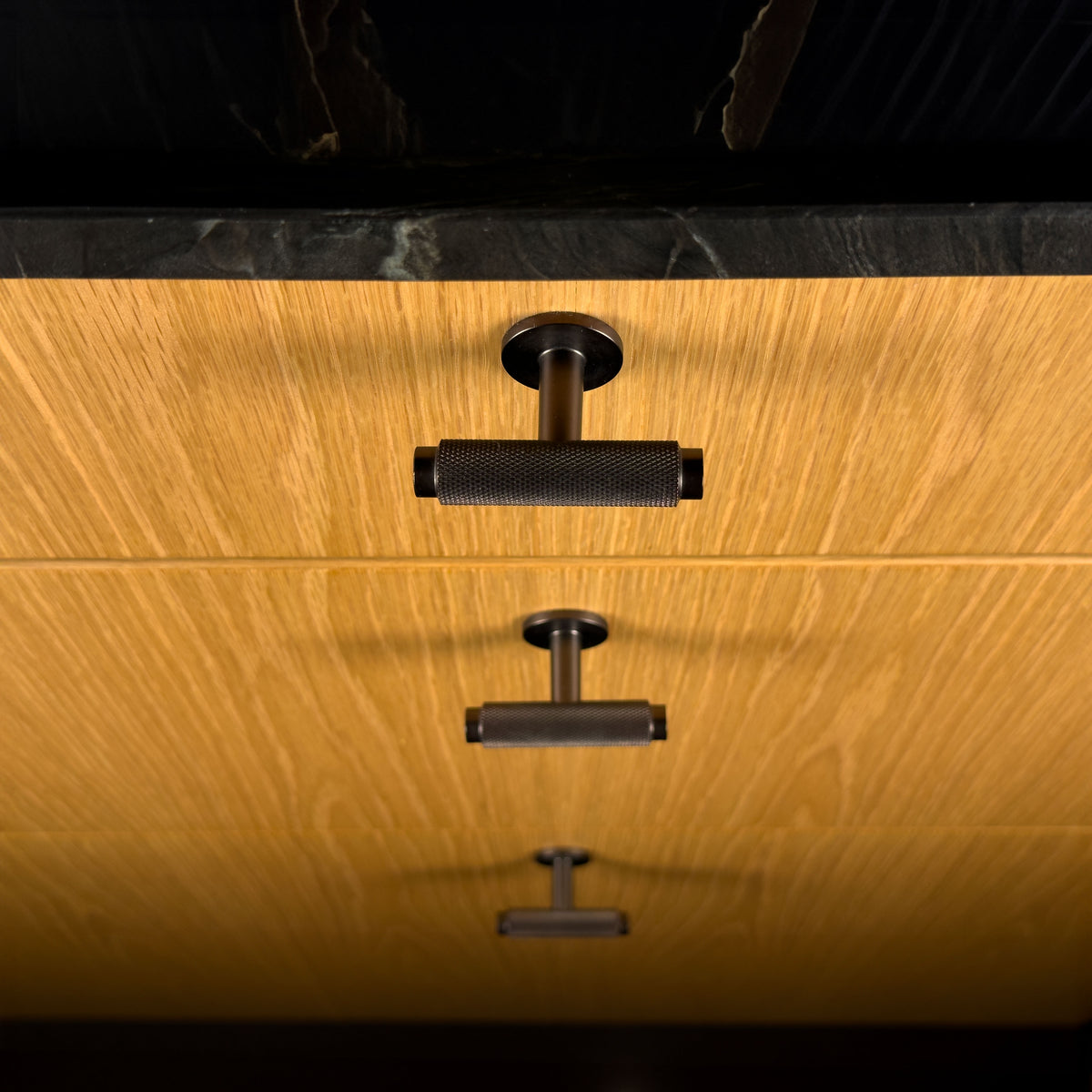 Møbelknop med diamond cut i bronze / bruneret messing - Nørrebro • Chr. Jørgensen