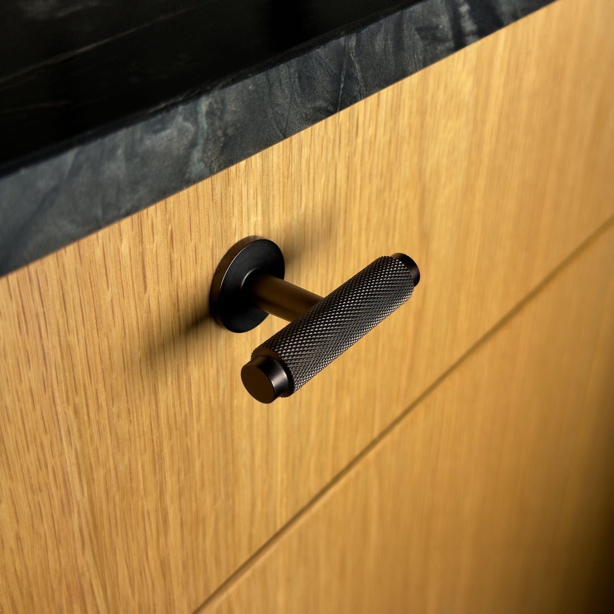 Møbelknop med diamond cut i bronze / bruneret messing - Nørrebro • Chr. Jørgensen