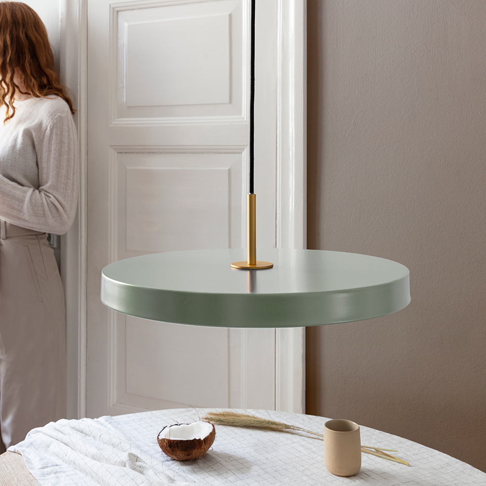 Asteria pendel, oliven og messing • UMAGE
