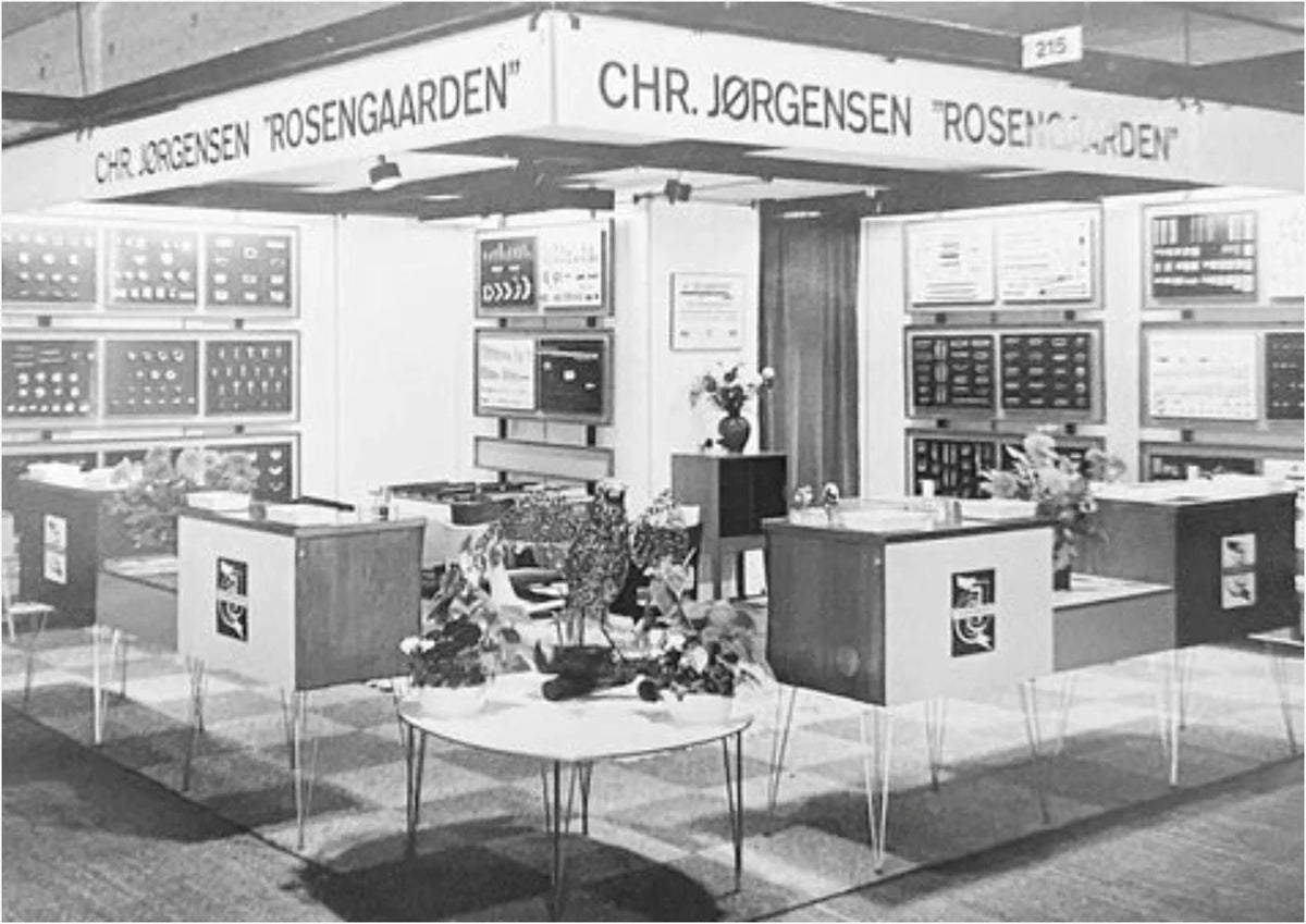 Messestand med navnet Chr. Jørgensen Rosengaarden og udvalg af greb